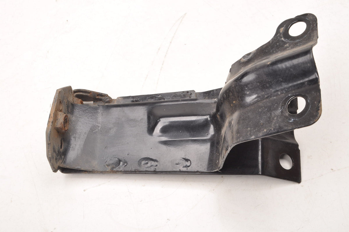 VOLVO XC70 II V70 III S80 II RADIATOR MOUNT RIGHT