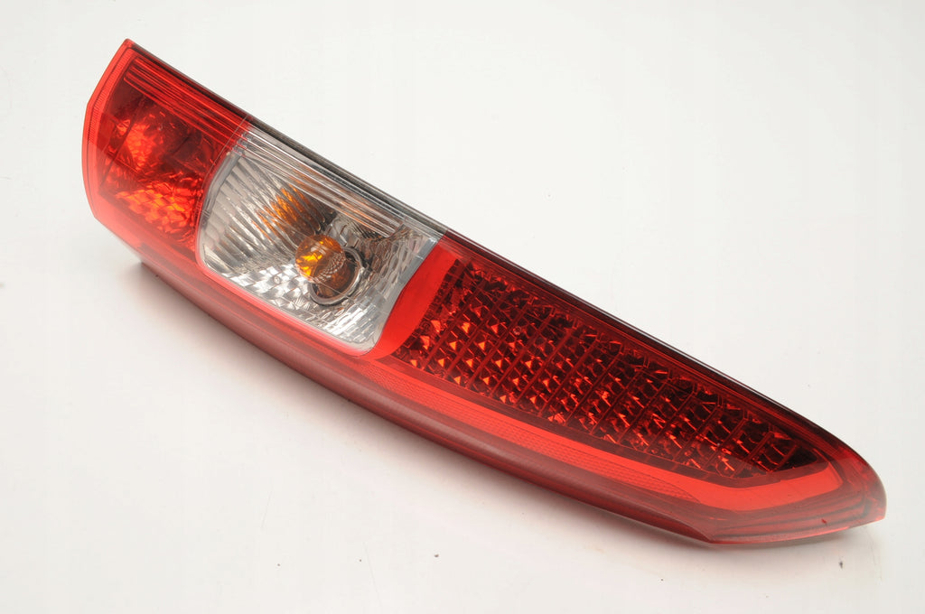 VOLVO XC70 LAMP RIGHT REAR UK STATION WAGON