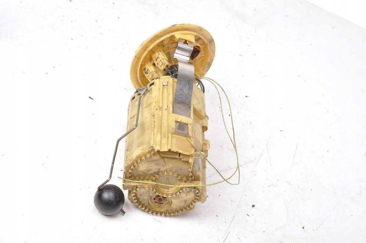 VOLVO XC90 2.4 D FUEL PUMP 30671066