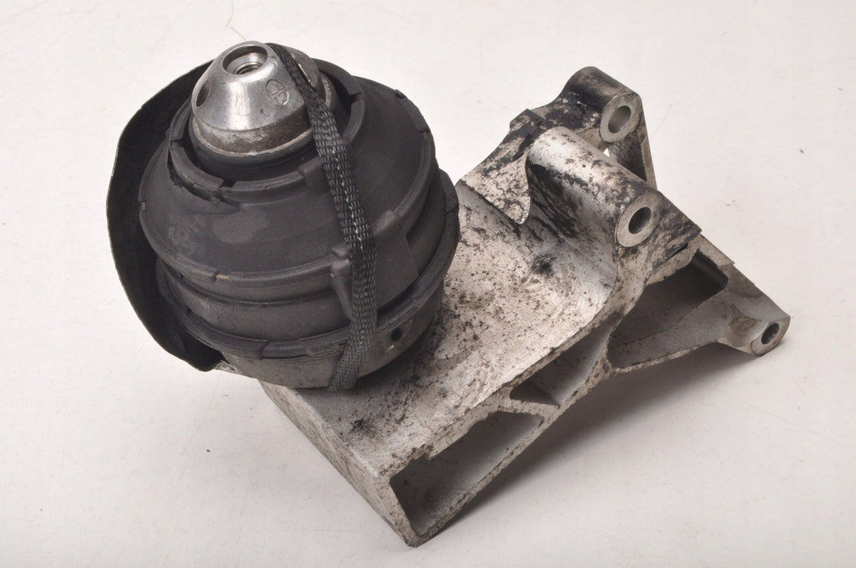 VOLVO XC90 2.4 D5 185KM PAW ENGINE CUSHION