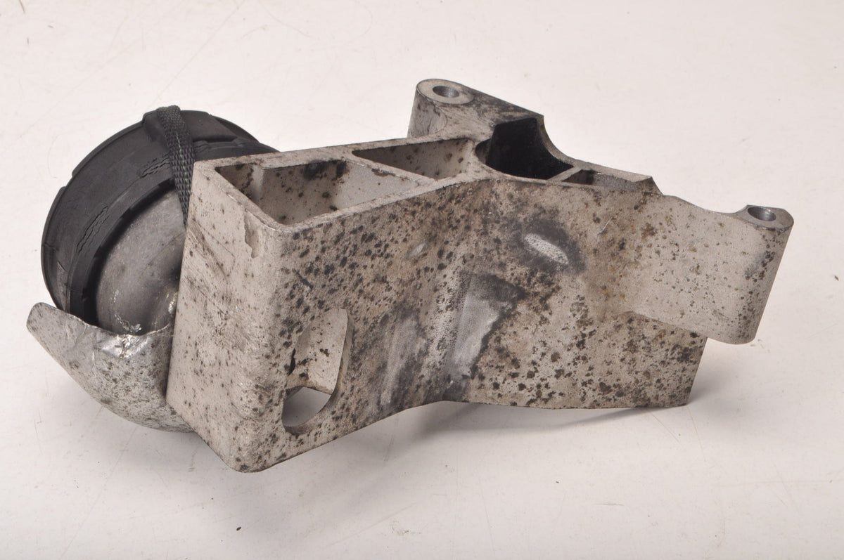 VOLVO XC90 2.4 D5 185KM PAW ENGINE CUSHION