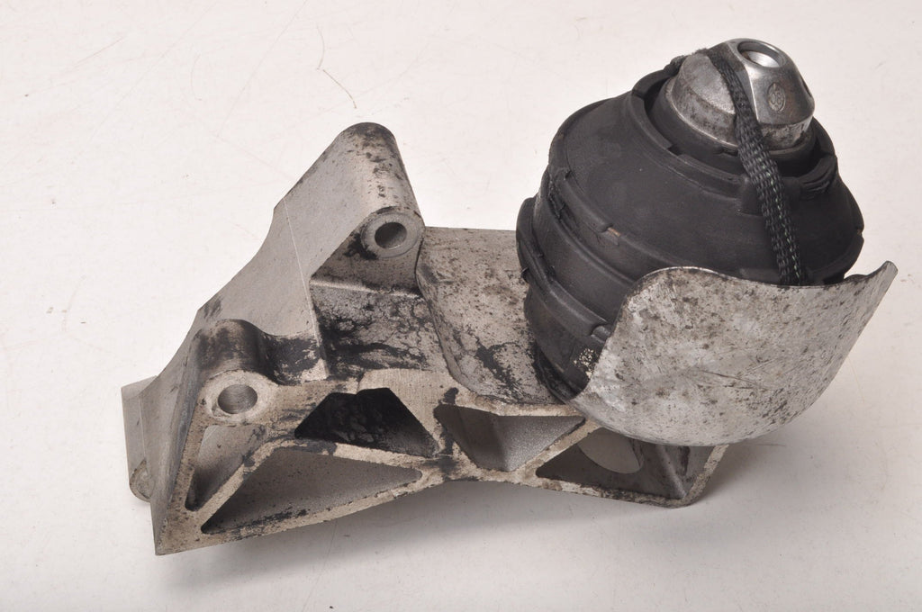 VOLVO XC90 2.4 D5 185KM PAW ENGINE CUSHION