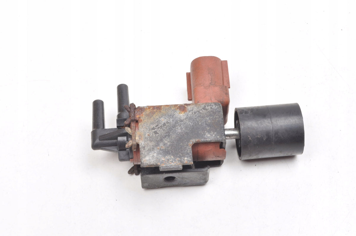 VOLVO XC90 AND 4.4 V8 VACUUM VALVE 184600-4521