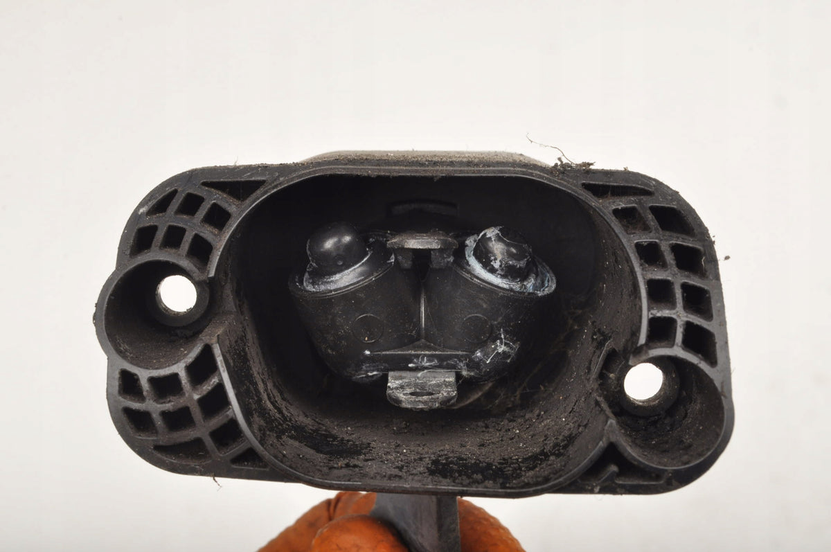 VOLVO XC90 AND HEADLIGHT WASHER PUMP 30699230 RIGHT