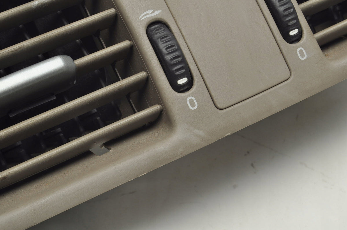 VOLVO XC90 CENTRAL AIR VENT GRILLE 3409400