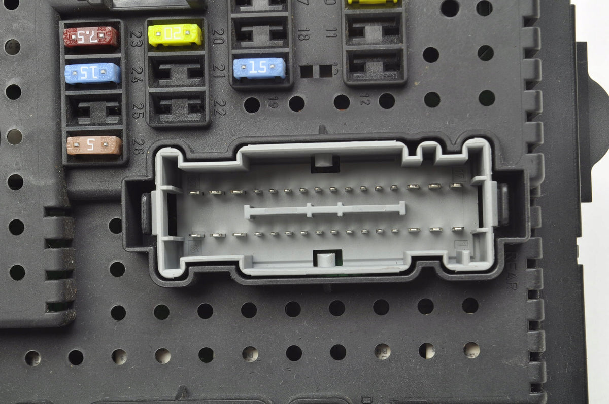VOLVO XC90 FUSE BOX MODULE REM 31314469