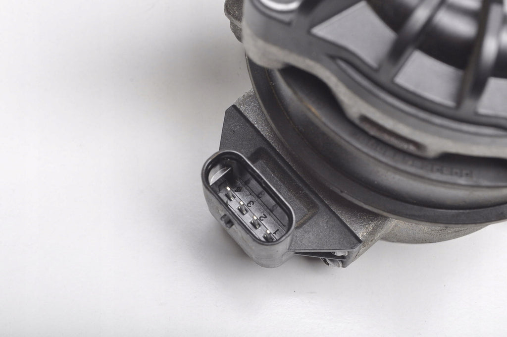VOLVO XC90 II 2.0 16V T8 390KM WATER PUMP 31338399