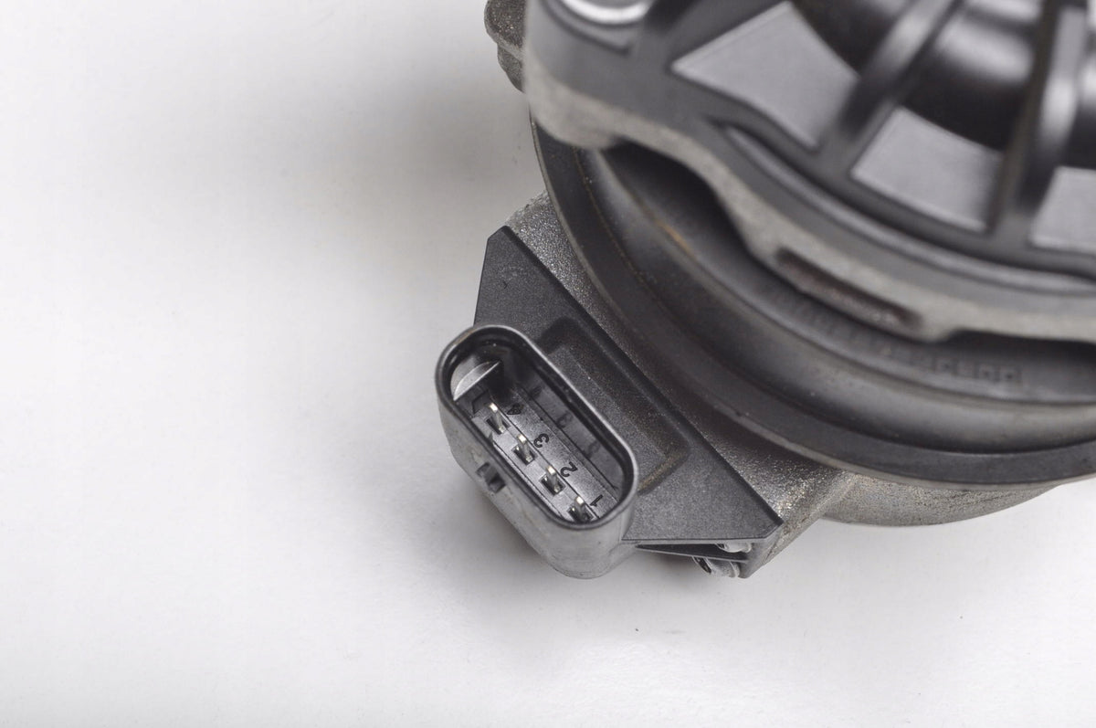 VOLVO XC90 II 2.0 16V T8 390KM WATER PUMP 31338399