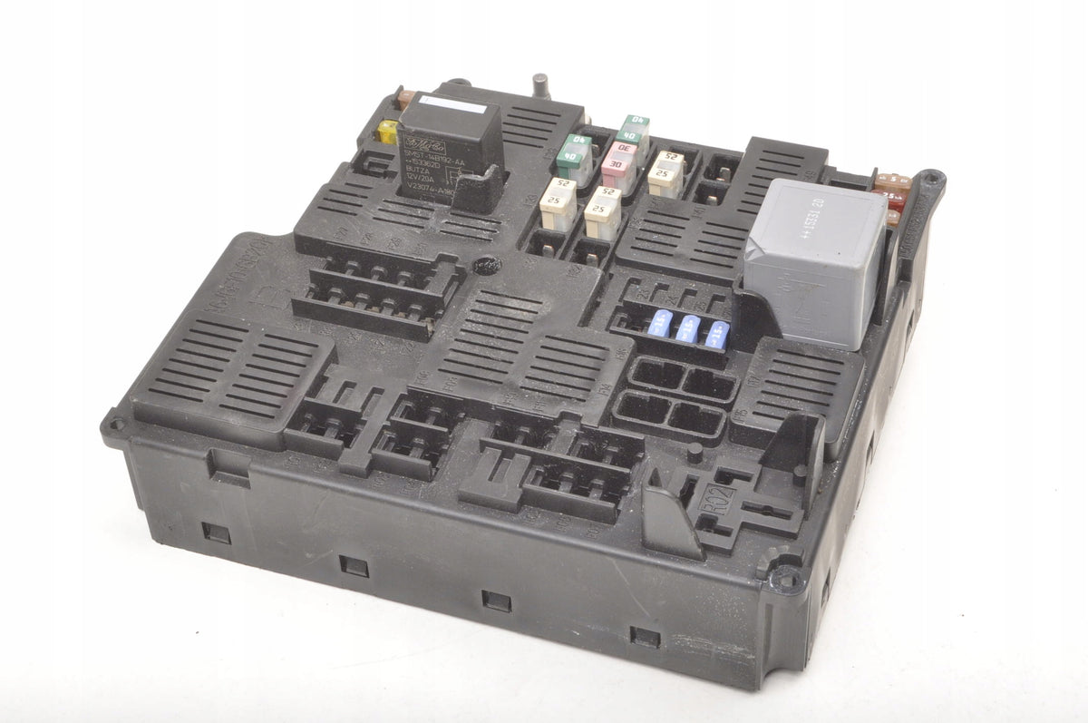 VOLVO XC90 II 2.0 D5 224KM FUSE BOX 31398003