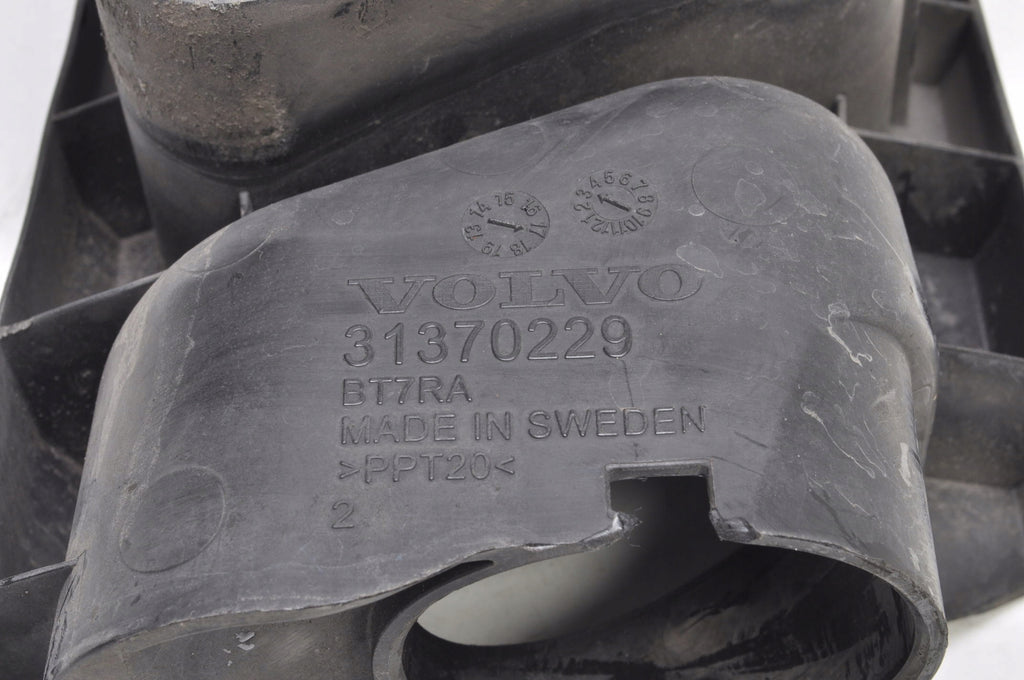 VOLVO XC90 II 2.0 D5 235KM AIR INTAKE PIPE 31370229