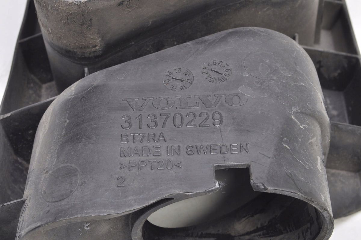 VOLVO XC90 II 2.0 D5 235KM AIR INTAKE PIPE 31370229