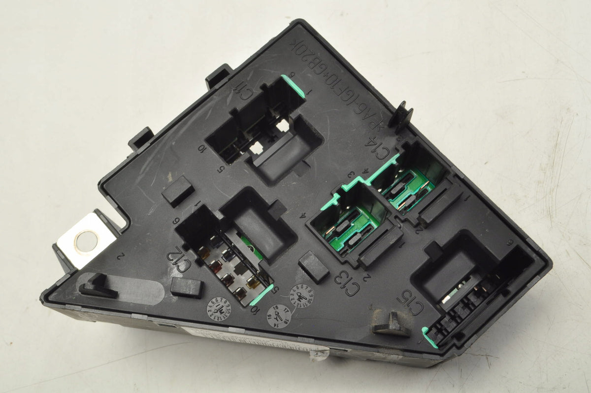 VOLVO XC90 II FUSE BOX 31453779