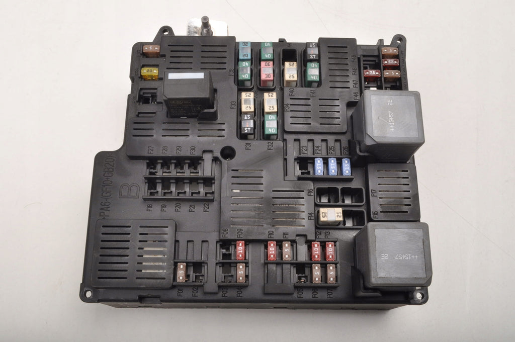 VOLVO XC90 II FUSE BOX 31473588