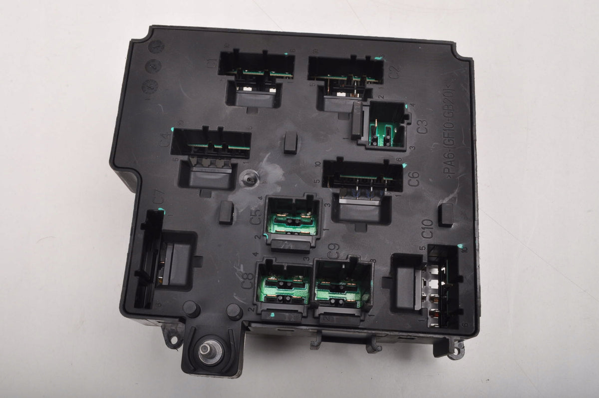 VOLVO XC90 II FUSE BOX 31473588