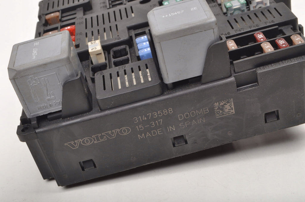VOLVO XC90 II FUSE BOX 31473588