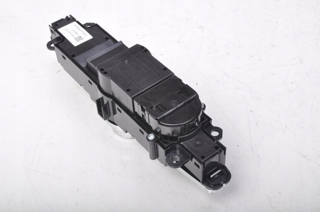 VOLVO XC90 II RADIO PANEL P31346790 2019R