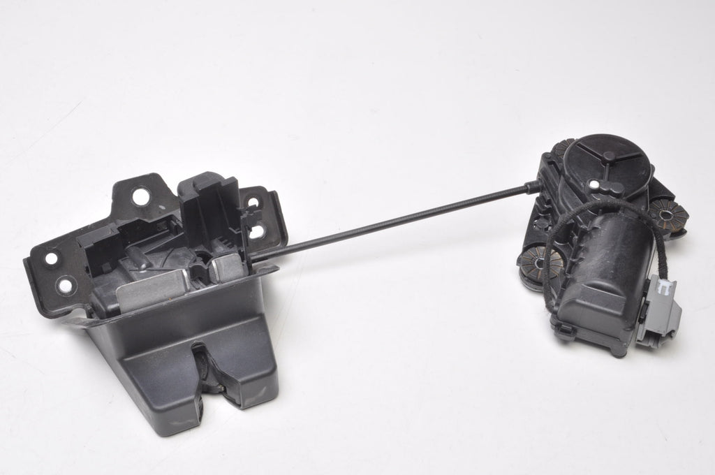VOLVO XC90 II TAILGATE LOCK PULL 31349975
