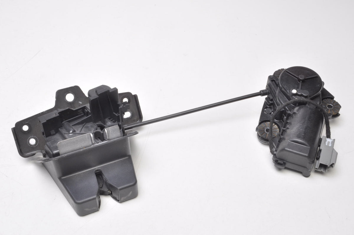 VOLVO XC90 II TAILGATE LOCK PULL 31349975