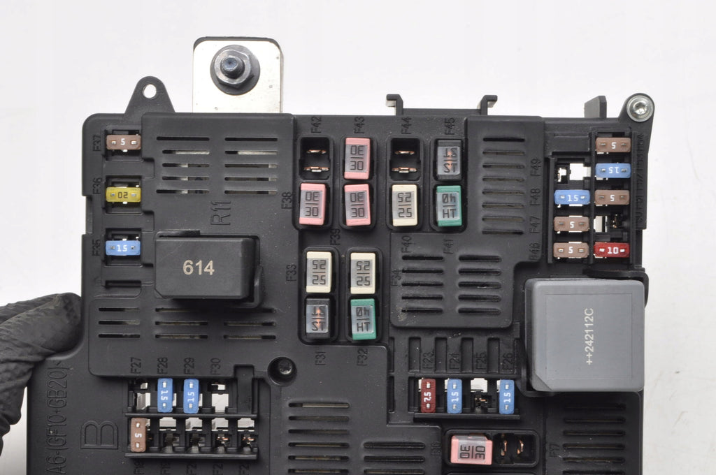 VOLVO XC90 II V60 II S60 III FUSE BOX 32359984