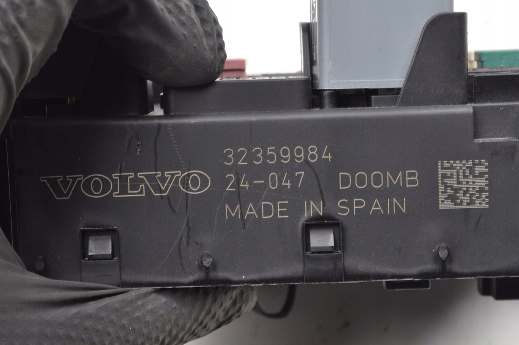 VOLVO XC90 II V60 II S60 III FUSE BOX 32359984