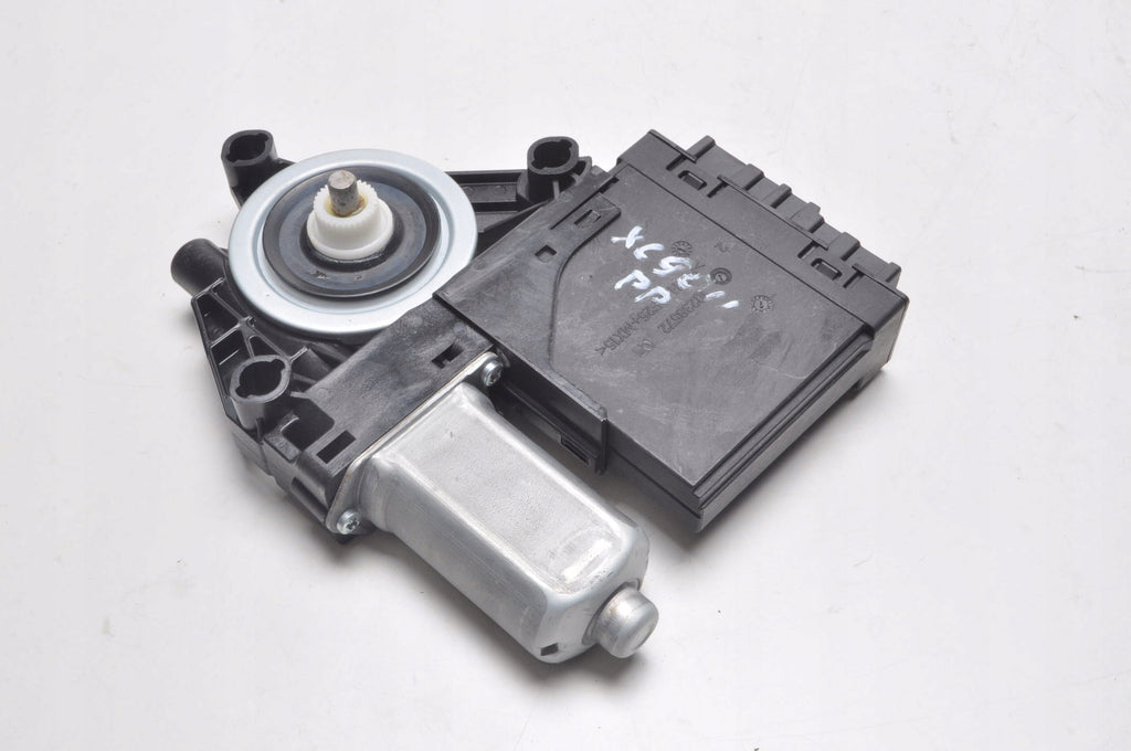VOLVO XC90 II WINDSCREEN MOTOR RIGHT FRONT 31453357