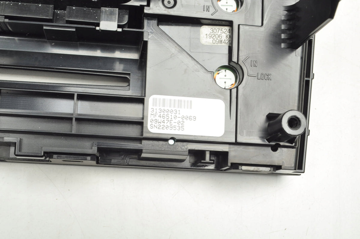 VOLVO XC90 RADIO PANEL LIFT 31300031 31300035