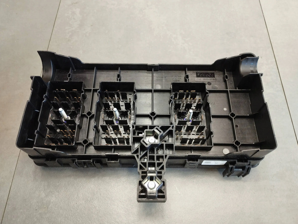 VW Amarok II FUSE BOX MB3T-14D068-PLB