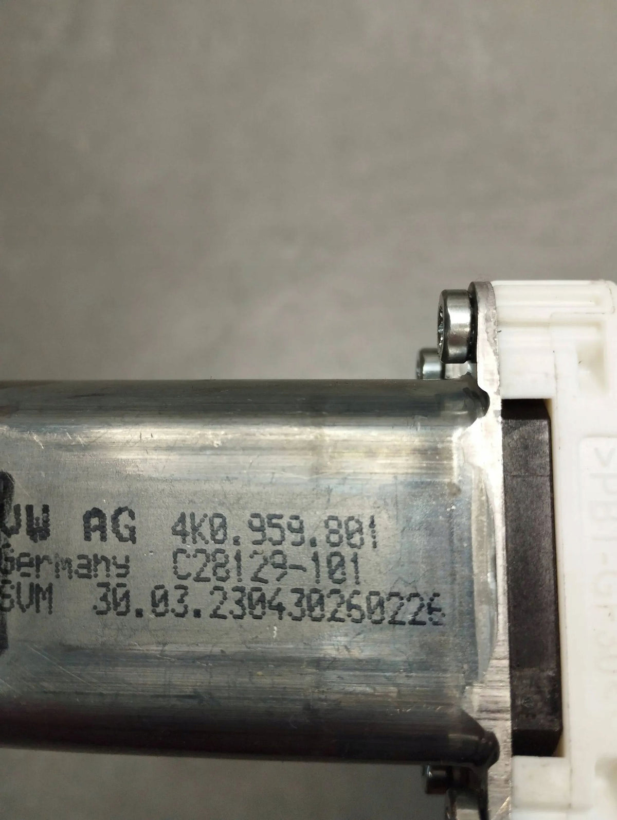 VW Arteon WINDOW MOTOR LEFT 4K0959801