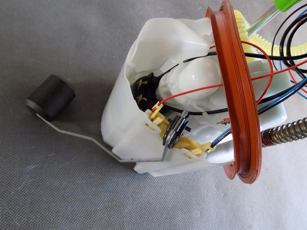 VW GOLF VII 1.5 TGI FUEL PUMP 5Q0919051CA