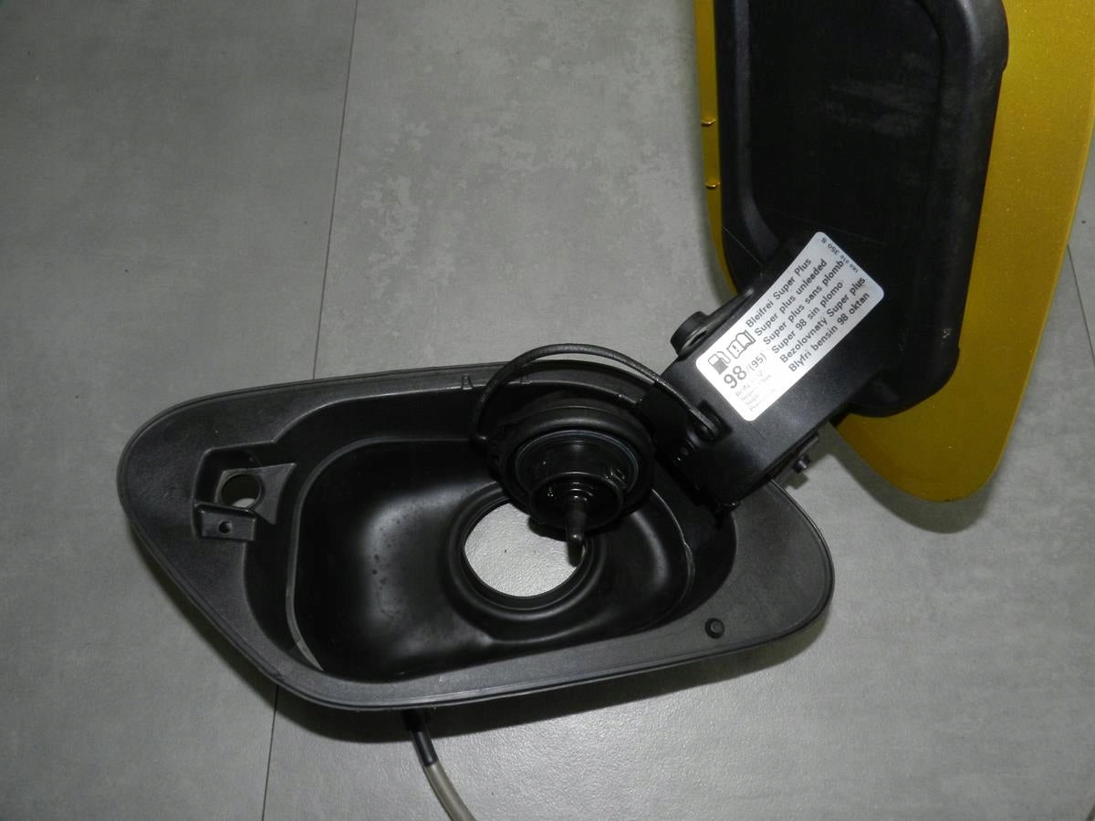 VW GOLF VII 7 FUEL FLAP LR1X 5G0809857