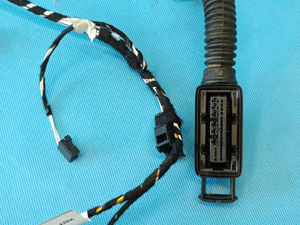 VW GOLF VIII VARIANT 1.5 e-TSI 2021 R DOOR HARNESS RIGHT FRONT 5H4971162BK