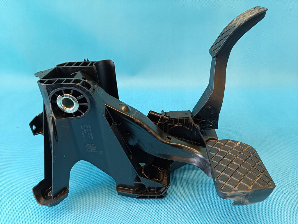 VW GOLF VIII VARIANT 1.5 e-TSI 2021 R GAS BRAKE PEDAL FRAME 5Q1723058CK