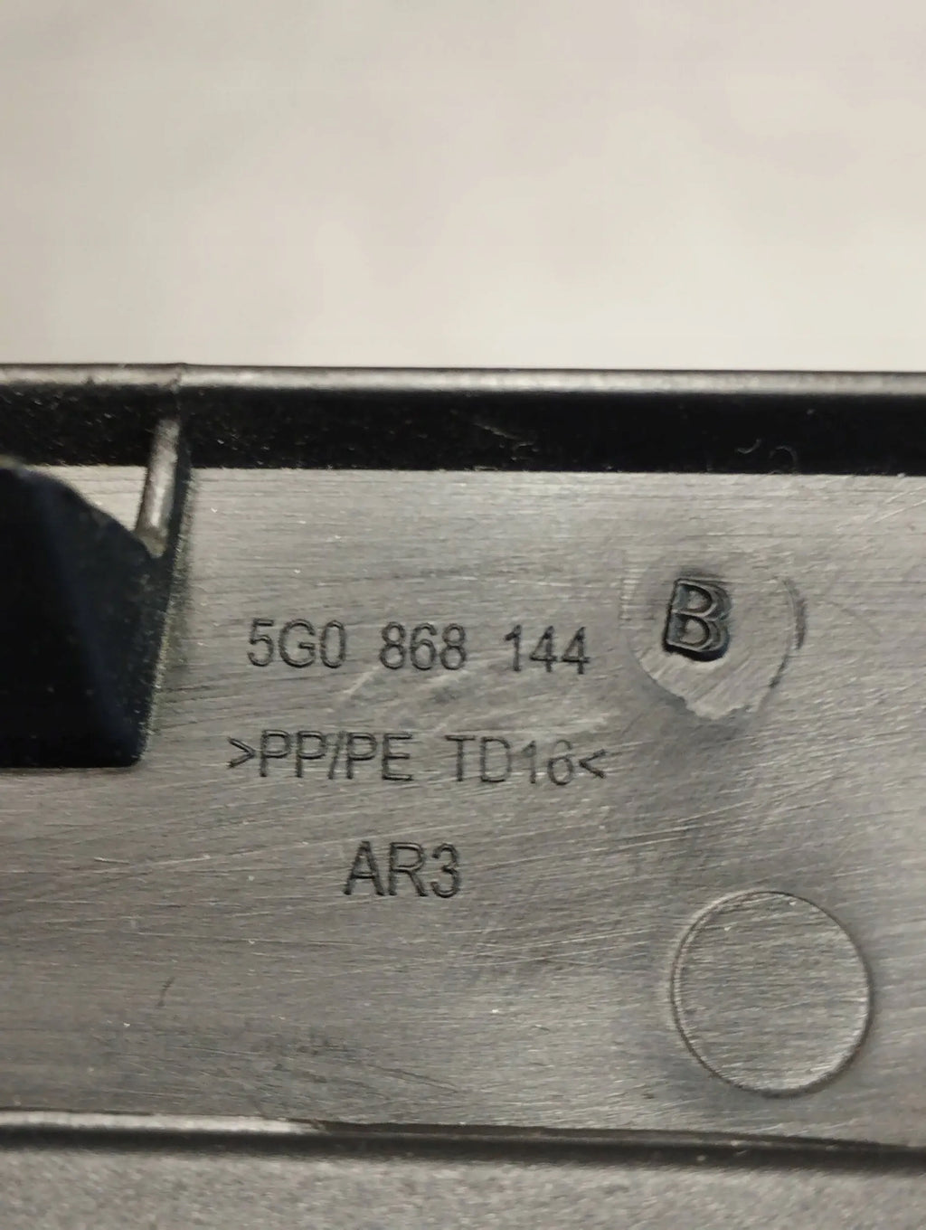 VW Golf VII POST COVER RIGHT 5G0868144B