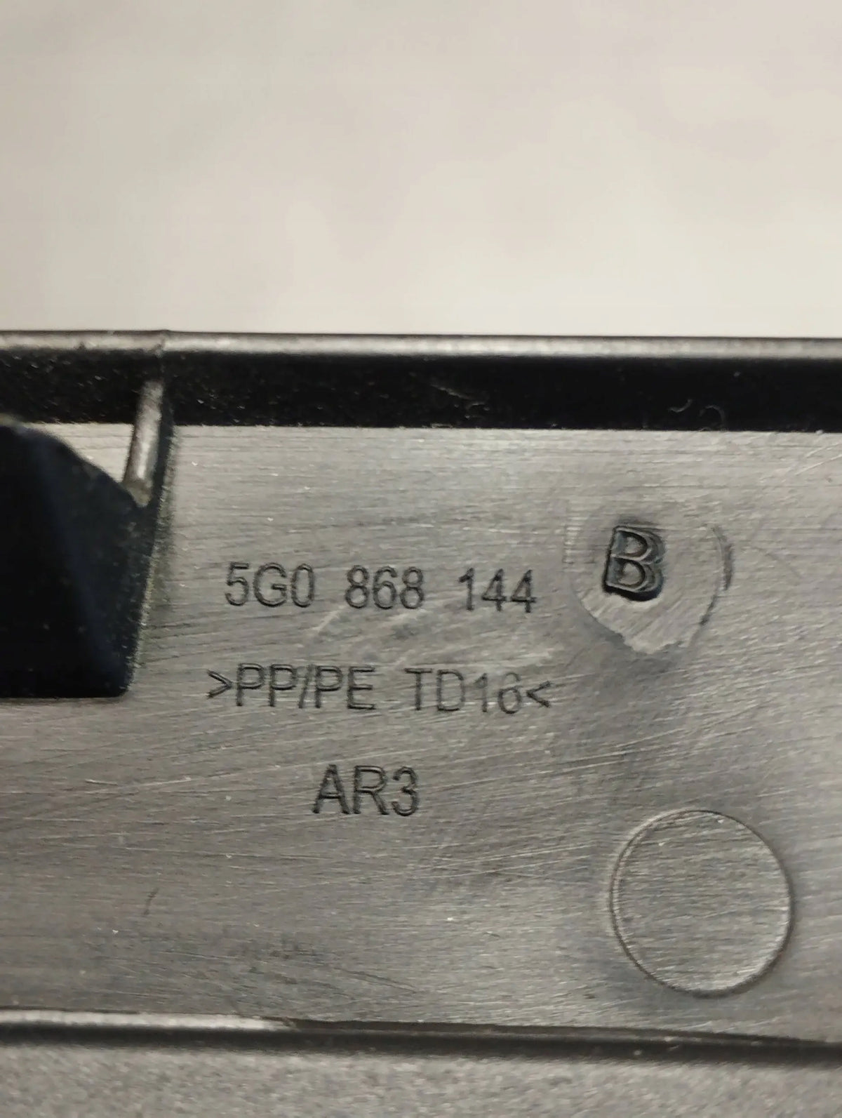VW Golf VII POST COVER RIGHT 5G0868144B