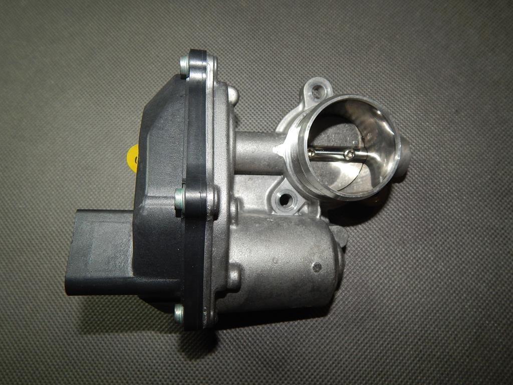 VW PASSAT B8 1.6 TDI THROTTLE 04L131501M