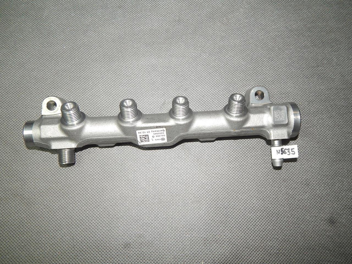 VW PASSAT B8 2.0 TDI INJECTION RAIL 04L089G
