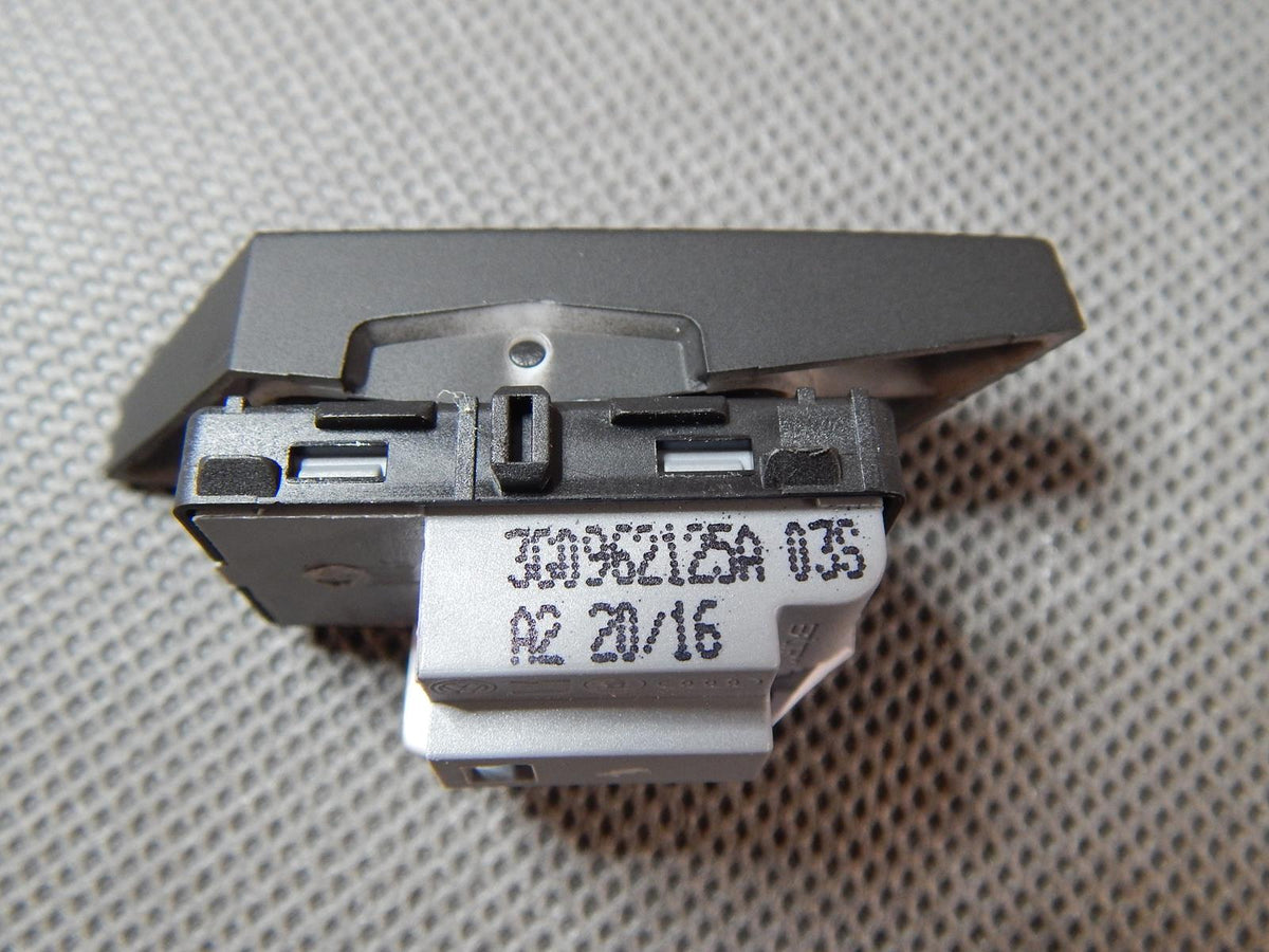 VW PASSAT B8 CENTRAL LOCK BUTTON 3G0962125A
