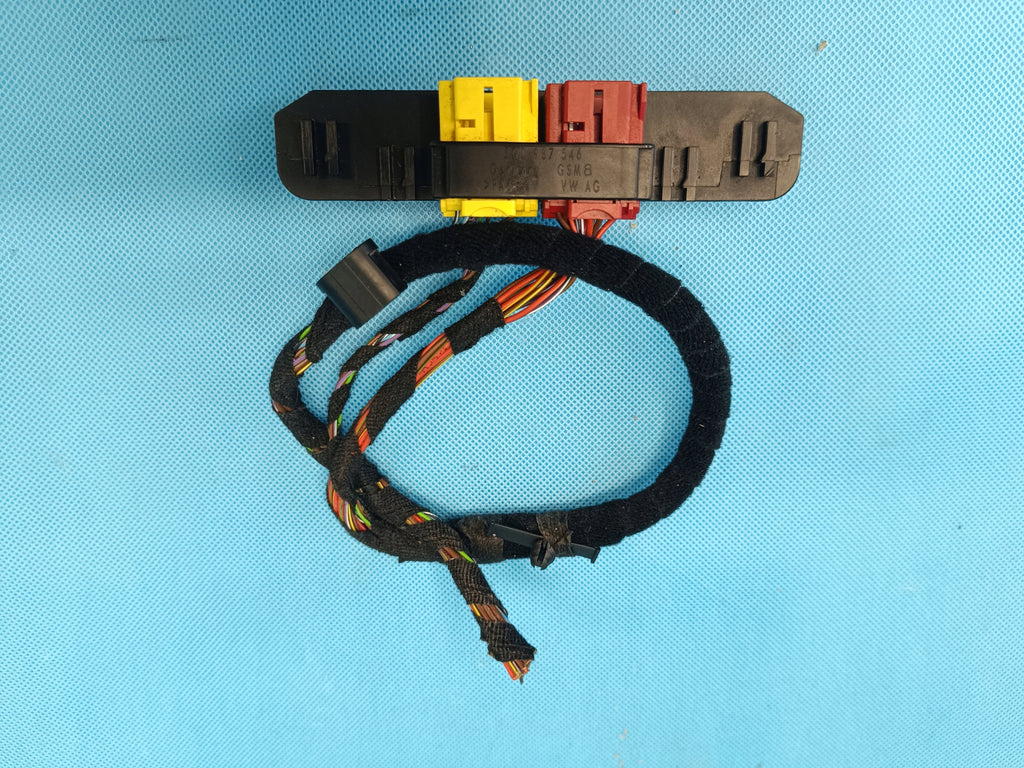 VW PASSAT B9 VARIANT 2024R SEAT CUBE PLUGS RIGHT FRONT 5Q0937546