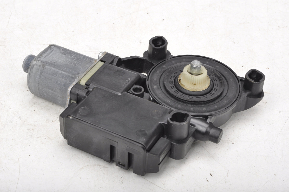VW POLO V WINDSHIELD MOTOR LEFT FRONT 6R0959801BB