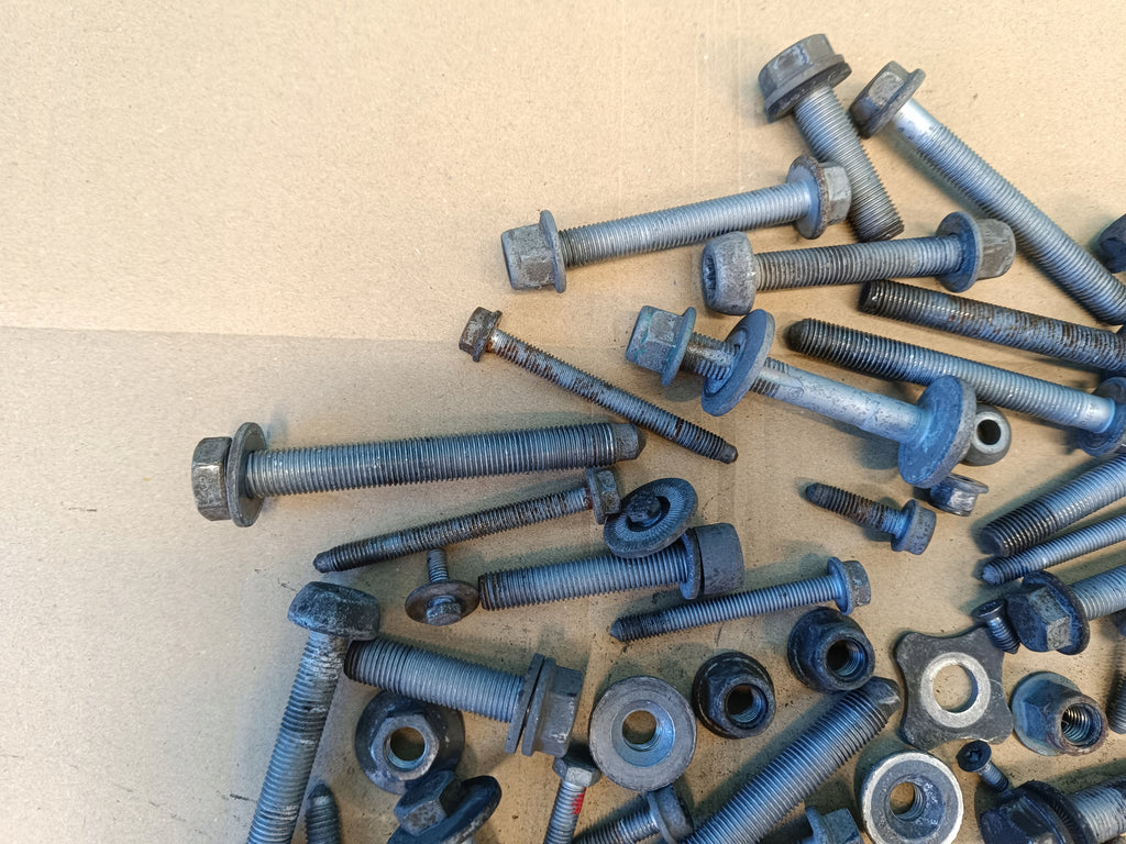 VW Passat B8 VARIANT 2.0 TDI 110KW 2022 R SUSPENSION SCREWS 5.20kg