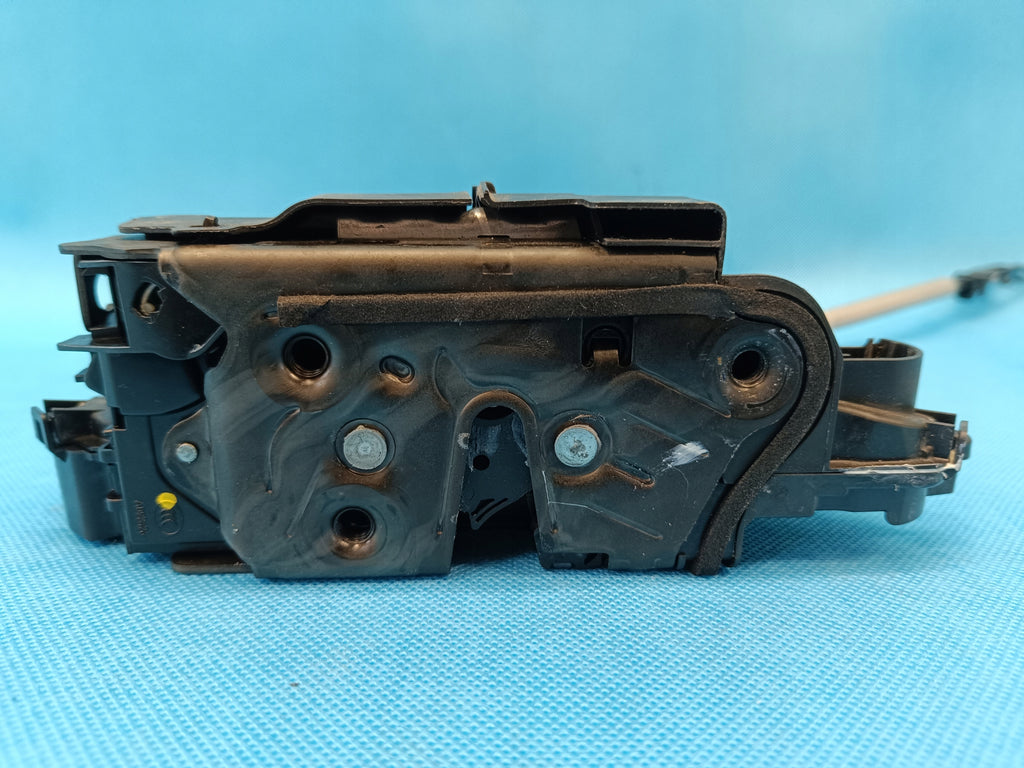 VW Passat B8 VARIANT 2.0 TDI 110KW 2023 R DOOR LOCK LEFT FRONT 5NB837015E