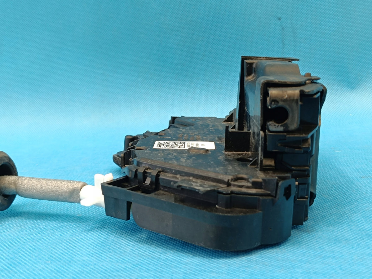 VW Passat B8 VARIANT 2.0 TDI 110KW 2023 R DOOR LOCK LEFT FRONT 5NB837015E
