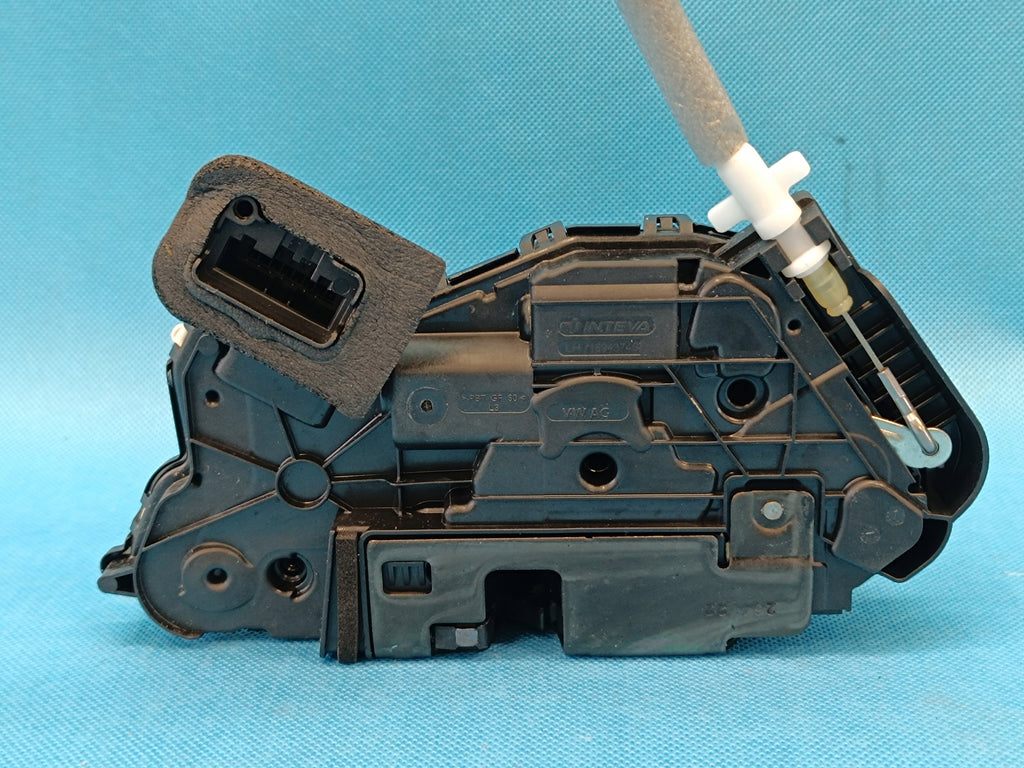 VW Passat B8 VARIANT 2.0 TDI 110KW 2023 R DOOR LOCK LEFT FRONT 5NB837015E
