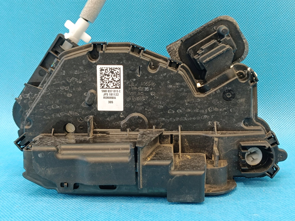 VW Passat B8 VARIANT 2.0 TDI 110KW 2023 R DOOR LOCK LEFT FRONT 5NB837015E