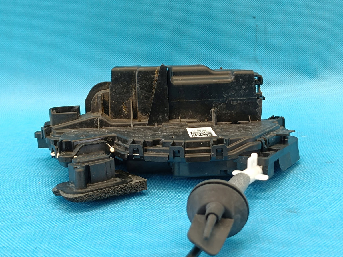 VW Passat B8 VARIANT 2.0 TDI 110KW 2023 R DOOR LOCK LEFT FRONT 5NB837015E
