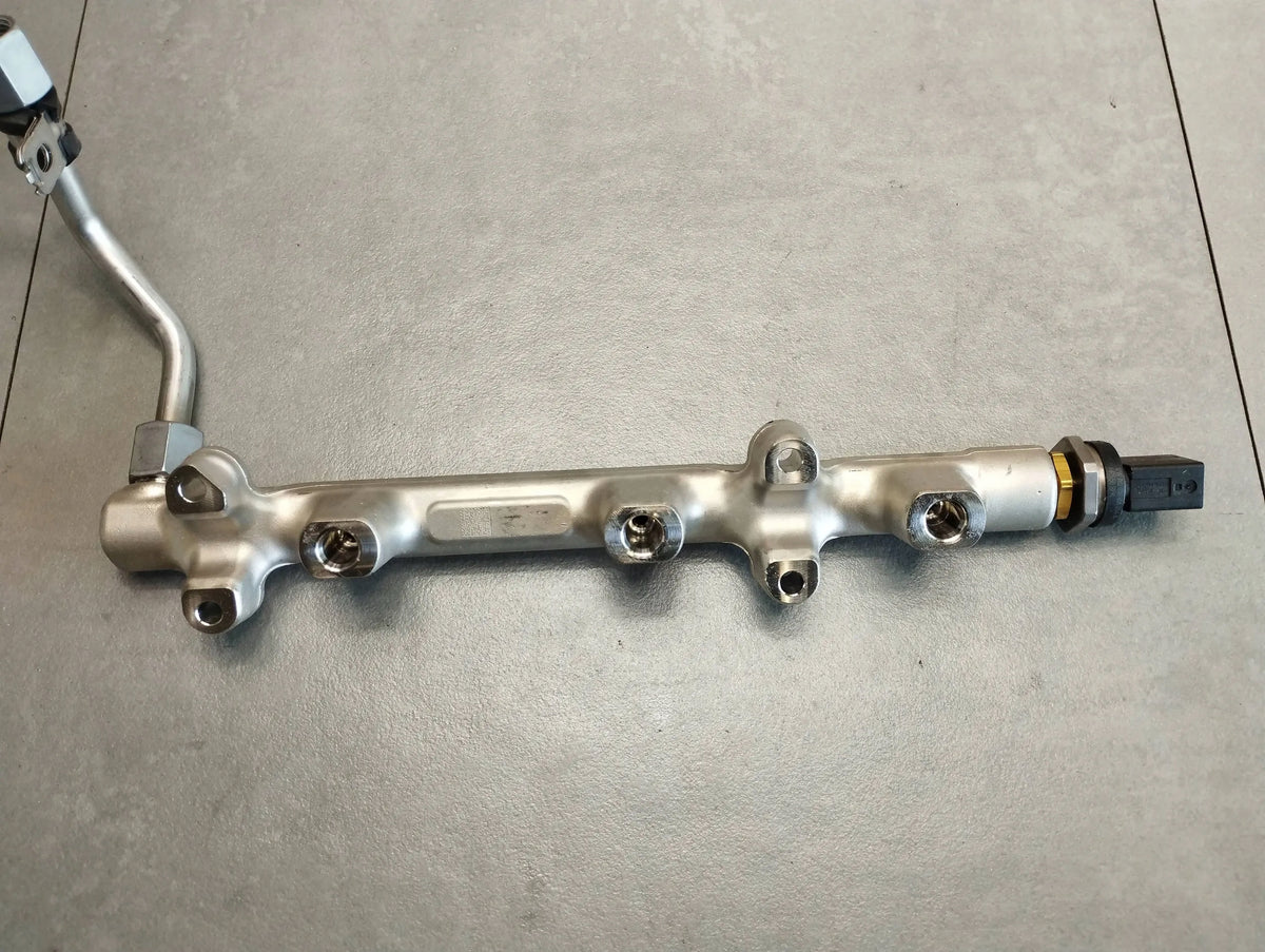 VW Polo VI 2G 1.0 TSI INJECTION RAIL 05C133320A