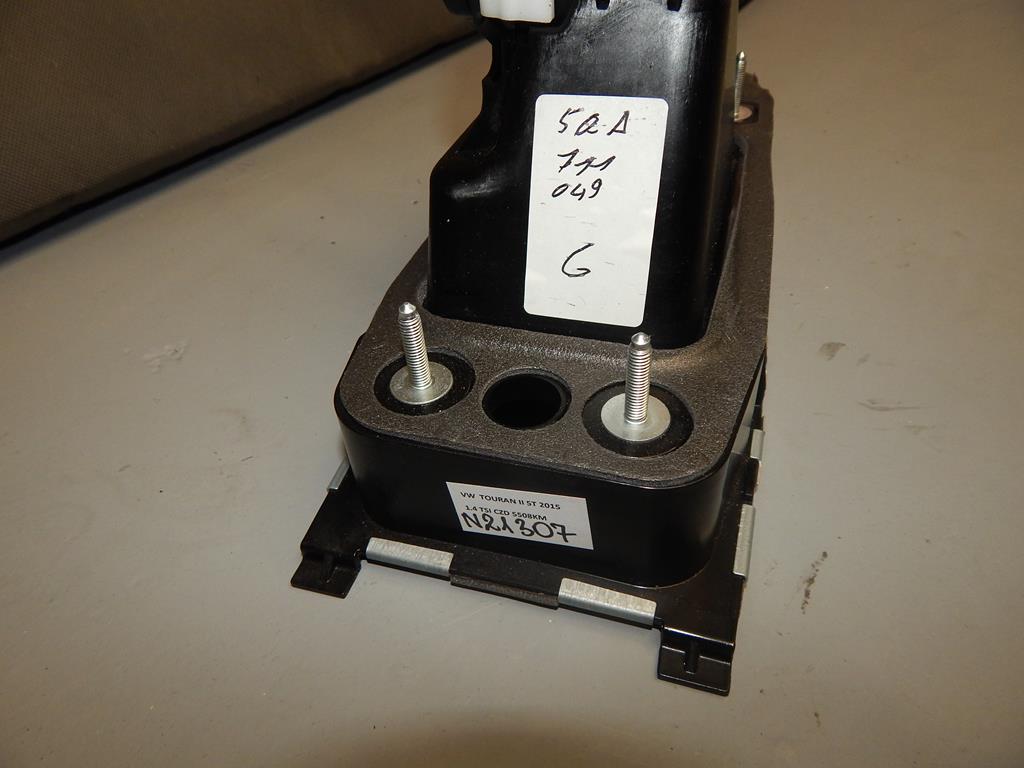 VW TOURAN 5T GEAR SELECTOR 3Q0711061