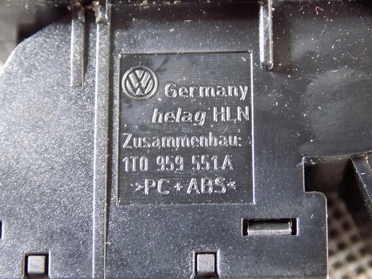 VW TOURAN II BUTTON TO OPEN THE FUEL FLAP