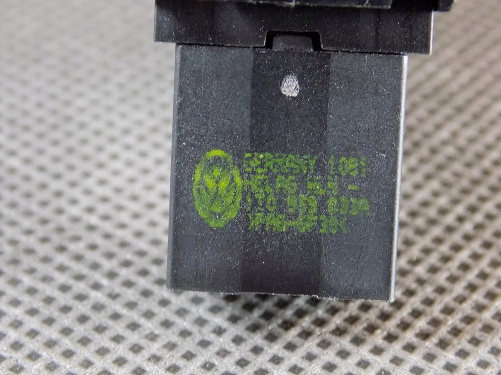 VW TOURAN II BUTTON TO OPEN THE FUEL FLAP