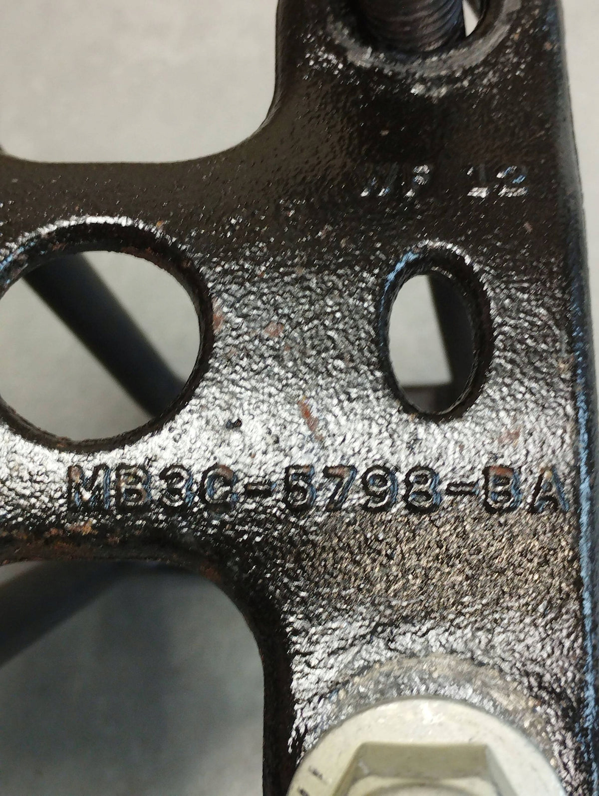 Volkswagen Amarok II 2023 RESOR HANGER REAR MB3C5798BA